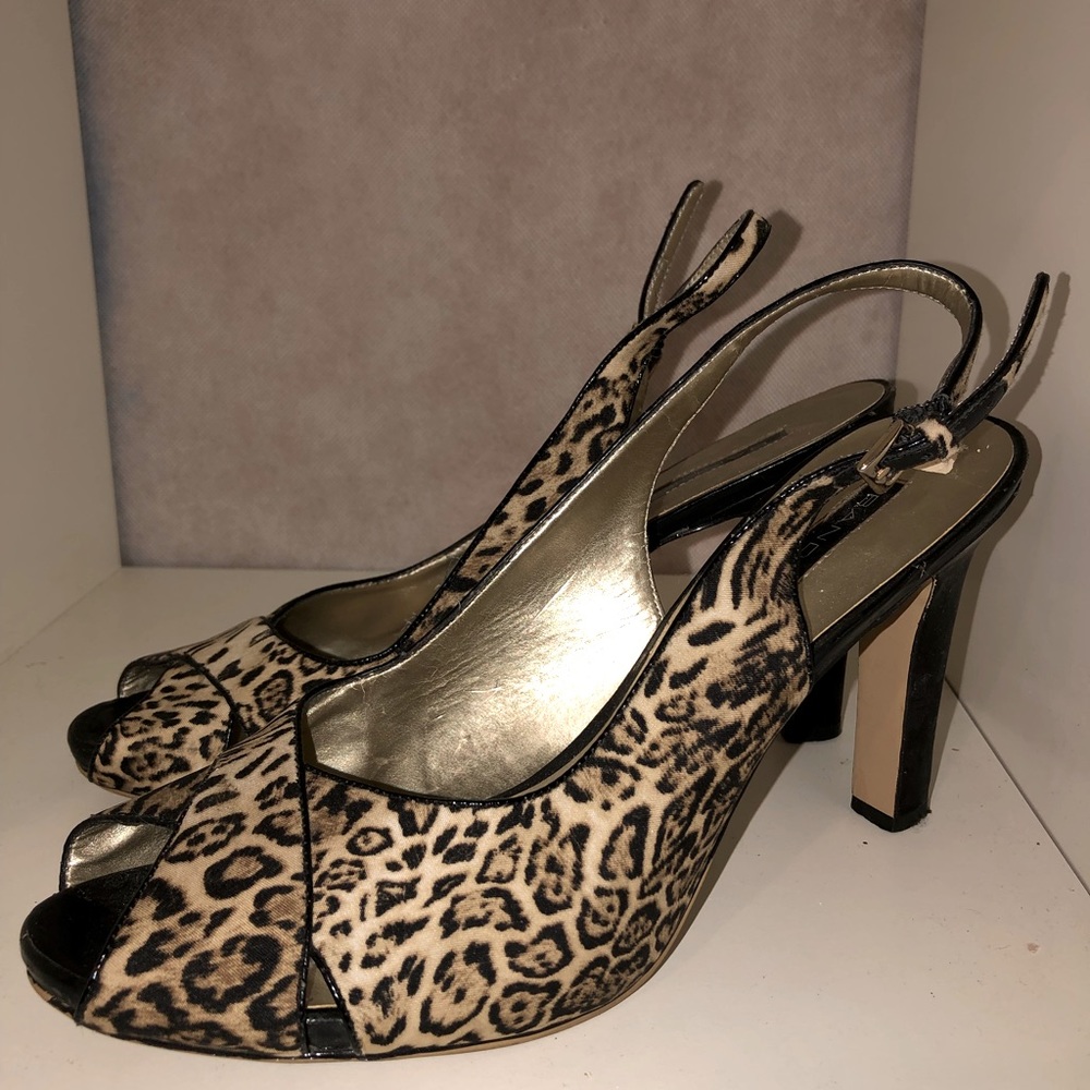 Women’s Bandolino size 10 leopard heels.
